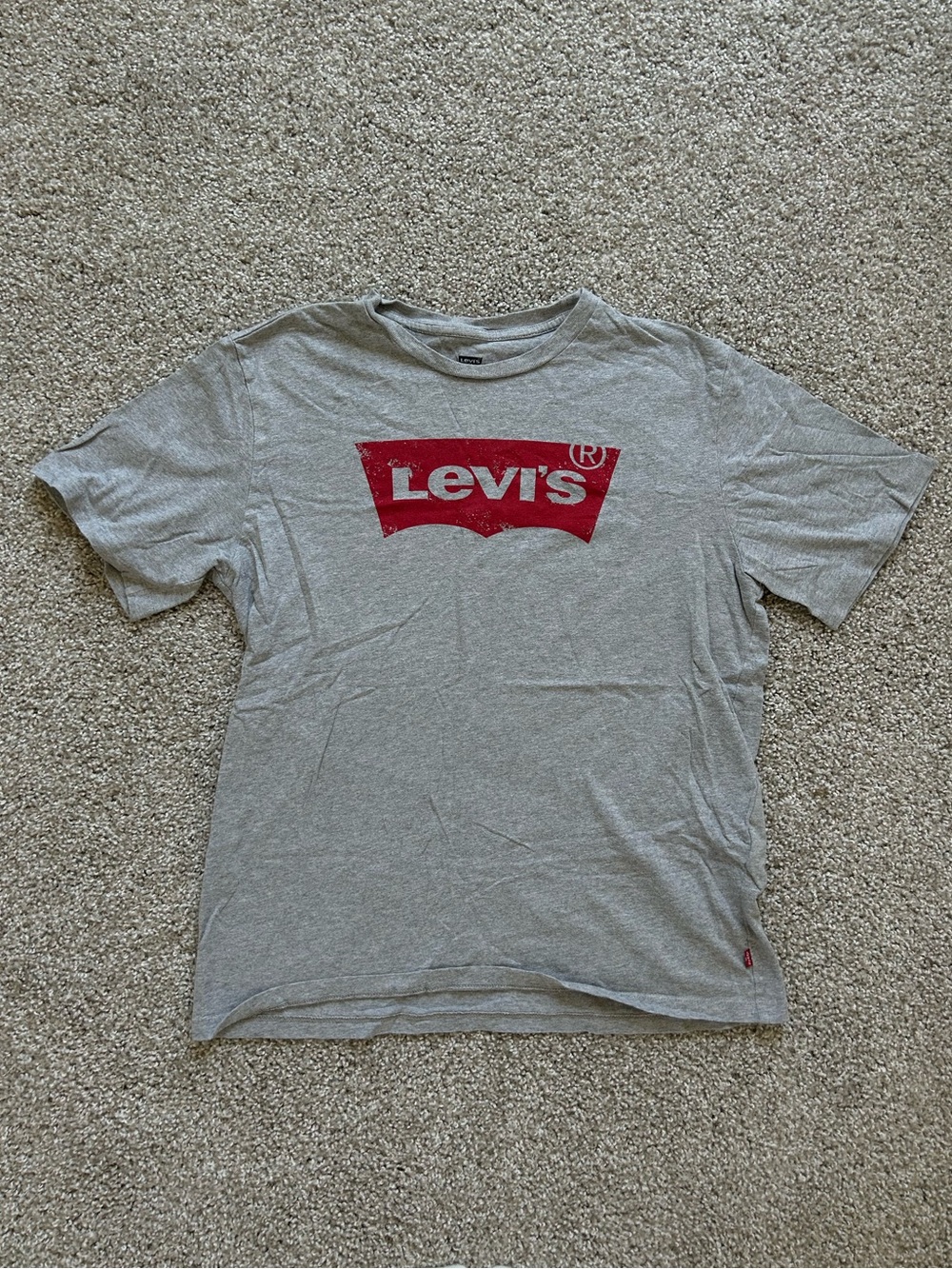 levi’s crew tee